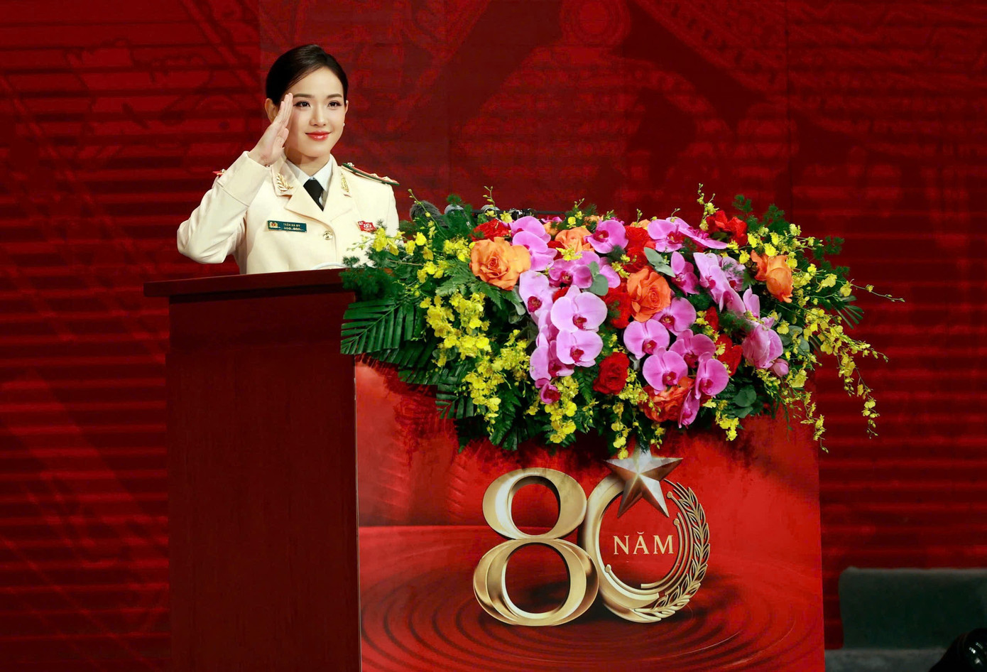 Nữ thượng uý đại diện tuổi trẻ phát biểu tại Lễ kỷ niệm 80 năm Ngày truyền thống Công an nhân dân- Ảnh 3.