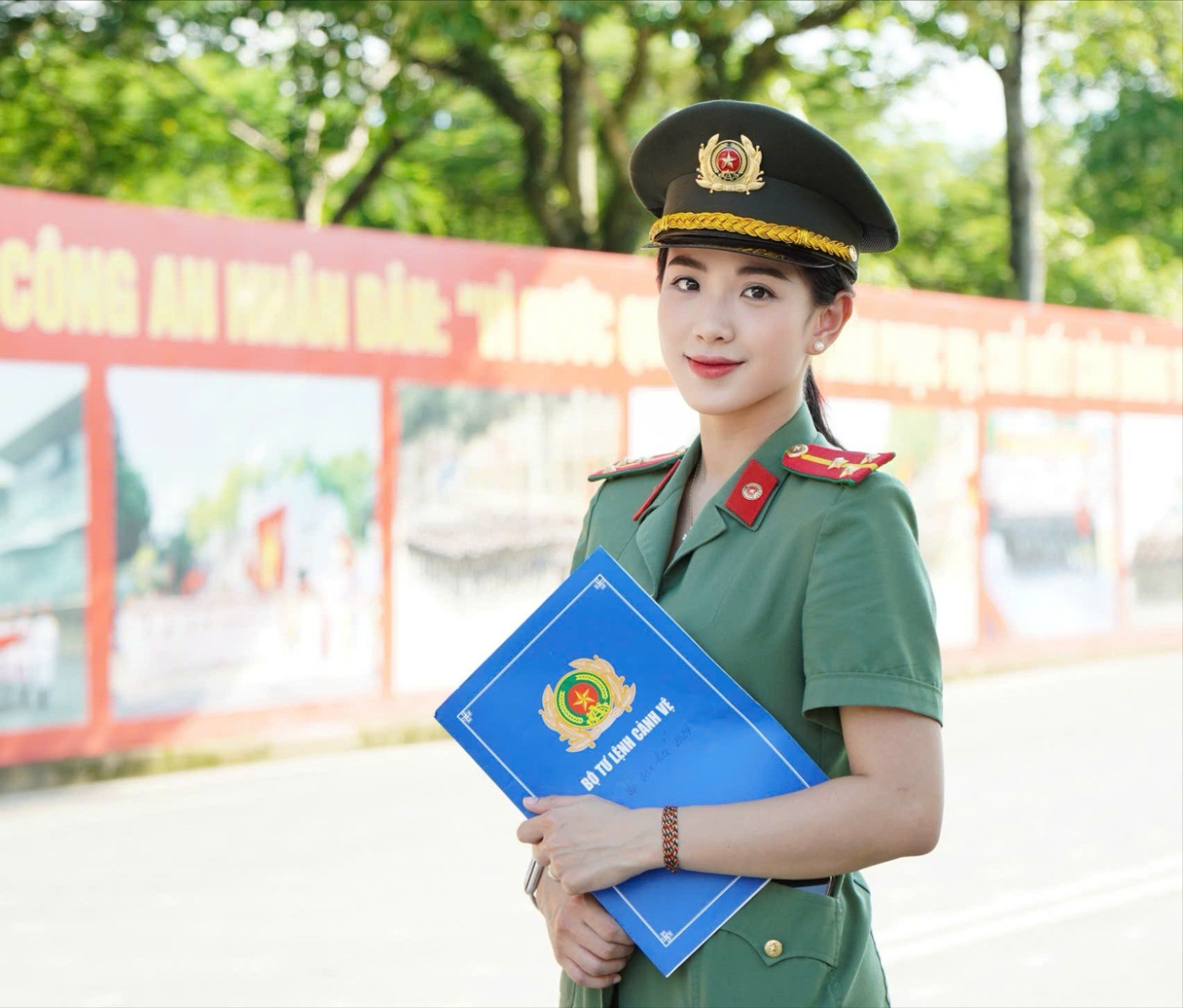 Nữ thượng uý đại diện tuổi trẻ phát biểu tại Lễ kỷ niệm 80 năm Ngày truyền thống Công an nhân dân- Ảnh 5.