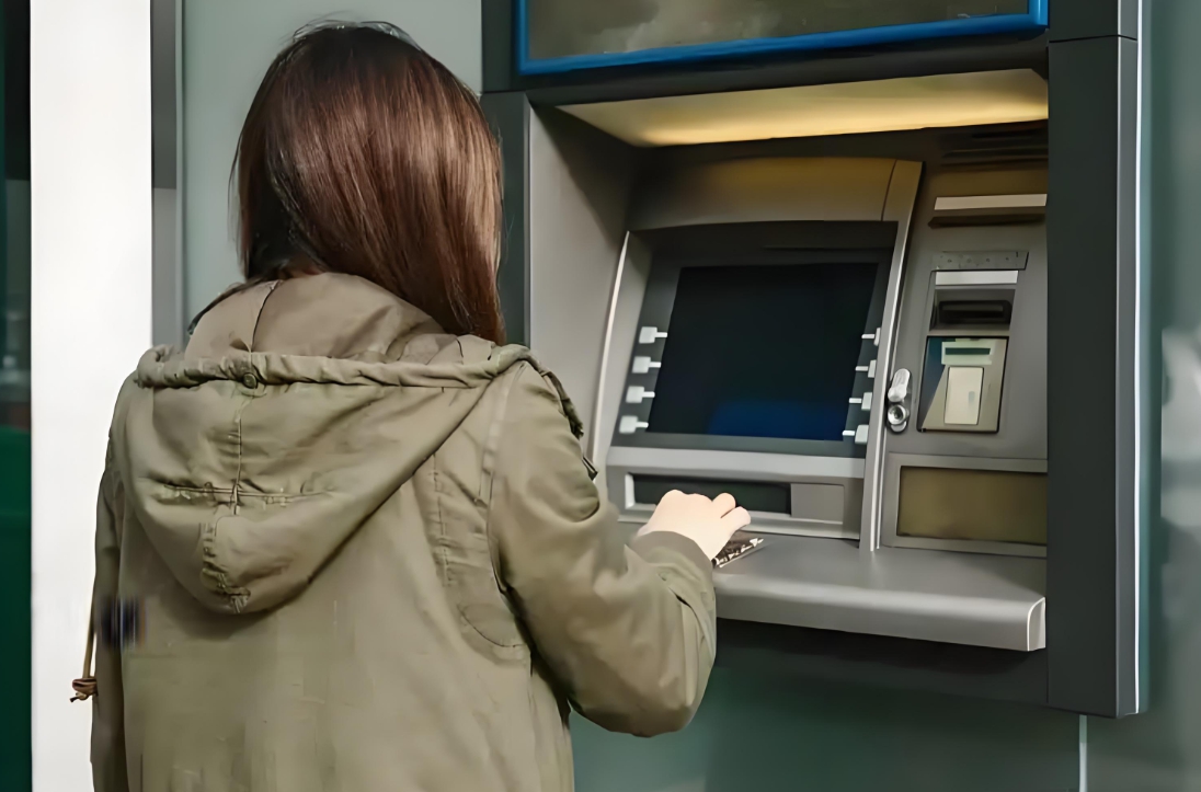 Người phụ nữ gửi tiết kiệm hơn 7 tỷ đồng, 4 năm sau đến rút thì được ngân hàng thông báo: Bà chưa từng gửi tiền ở đây- Ảnh 1.