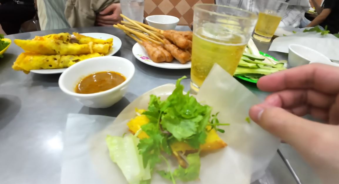 Khách Nhật ngất ngây trước 1 món bánh Việt Nam, thốt lên “thật sự rất ngon, cực kỳ thích”- Ảnh 2.