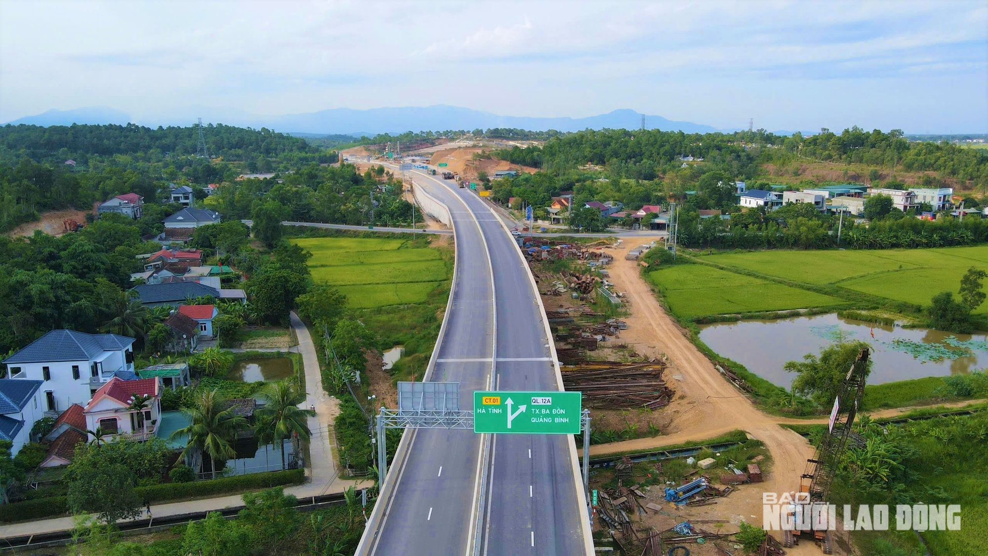 Ngắm đường cao tốc "xuyên núi, vượt sông" hơn 22.500 tỉ qua Quảng Trị trước giờ thông xe- Ảnh 8. Ngắm đường cao tốc "xuyên núi, vượt sông" hơn 22.500 tỉ qua Quảng Trị trước giờ thông xe- Ảnh 8.