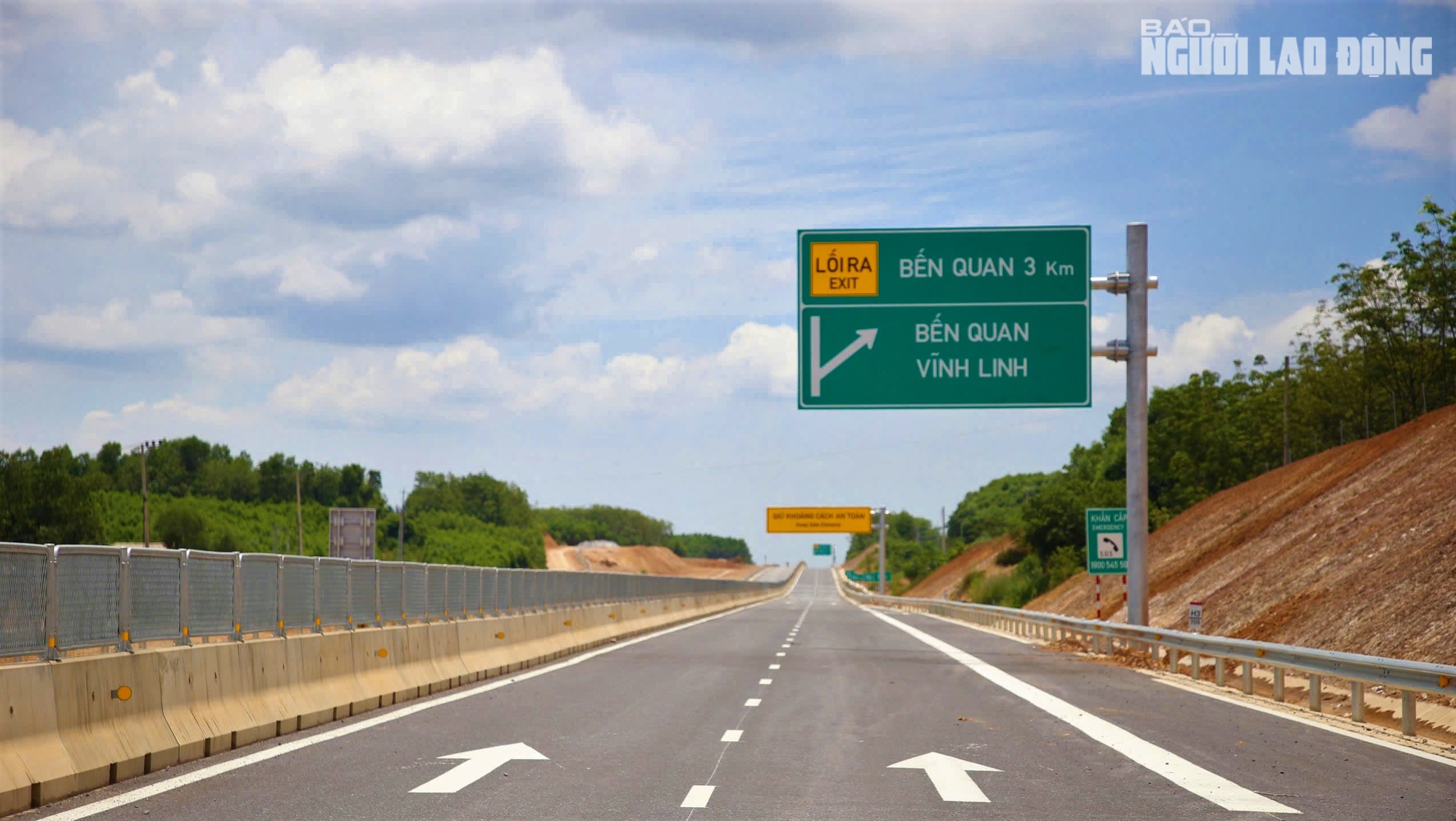 Ngắm đường cao tốc "xuyên núi, vượt sông" hơn 22.500 tỉ qua Quảng Trị trước giờ thông xe- Ảnh 23. Ngắm đường cao tốc "xuyên núi, vượt sông" hơn 22.500 tỉ qua Quảng Trị trước giờ thông xe- Ảnh 23.