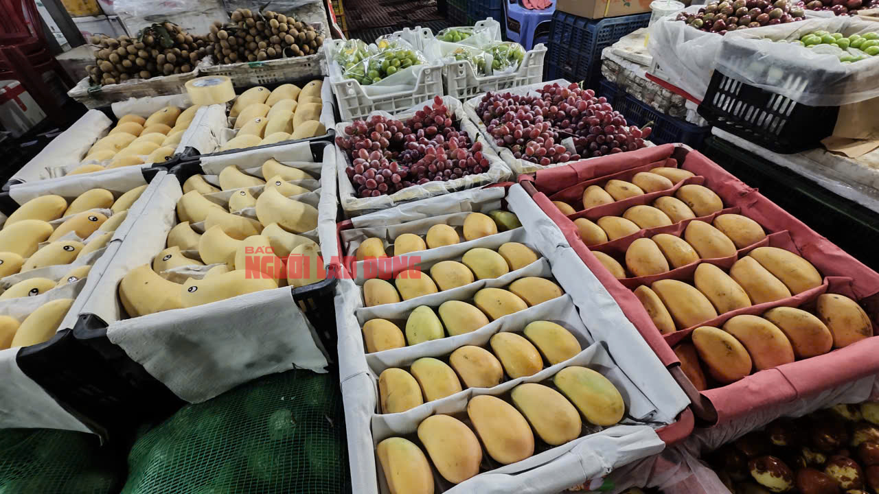 Bất ngờ về lượng xoài Trung Quốc về chợ TP HCM- Ảnh 2. Bất ngờ về lượng xoài Trung Quốc về chợ TP HCM- Ảnh 2.