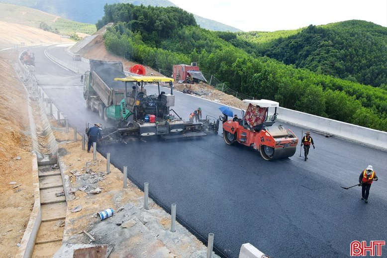 Từ ngày mai, một công trình hơn 12.000 tỷ đồng "xuyên núi" có 33 cây cầu của Việt Nam sẽ thông tuyến- Ảnh 4.