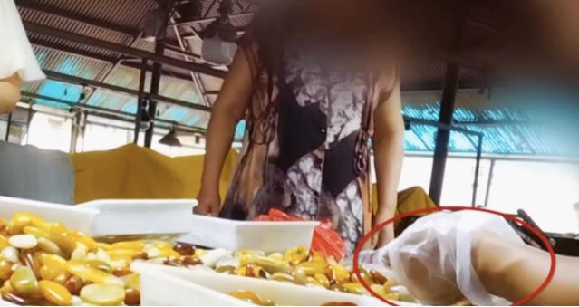 Streamer bán vòng ngọc bích 4,3 triệu đồng, giảm giá 50% hút 134 nghìn người theo dõi: Trong chớp mắt, hàng chợ biến thành "đồ quý", có cả giấy kiểm định- Ảnh 2. Streamer bán vòng ngọc bích 4,3 triệu đồng, giảm giá 50% hút 134 nghìn người theo dõi: Trong chớp mắt, hàng chợ biến thành "đồ quý", có cả giấy kiểm định- Ảnh 2.