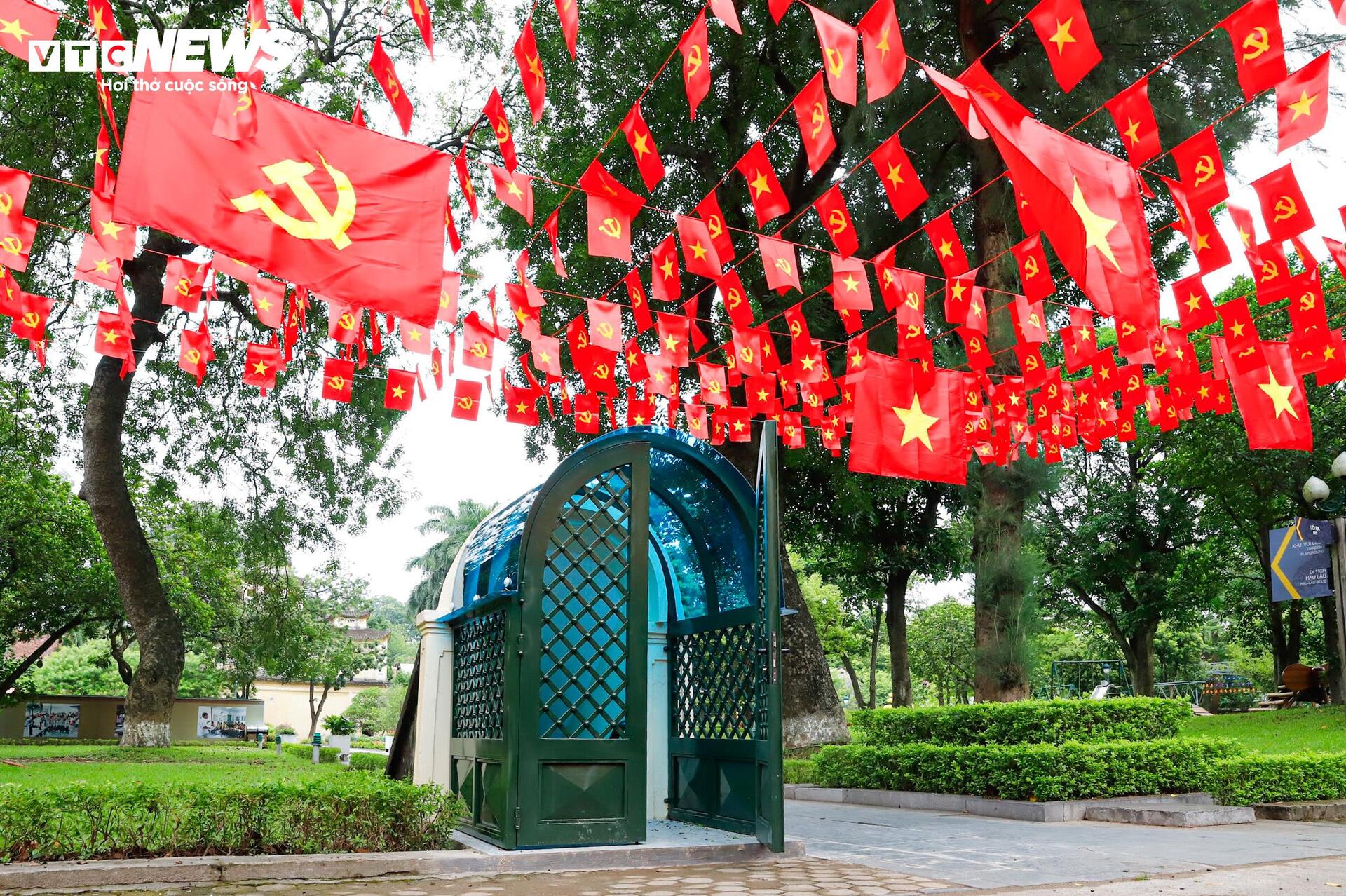 Căn hầm tuyệt mật ở Hà Nội lần đầu mở cửa đón khách tham quan- Ảnh 1. Căn hầm tuyệt mật ở Hà Nội lần đầu mở cửa đón khách tham quan- Ảnh 1.