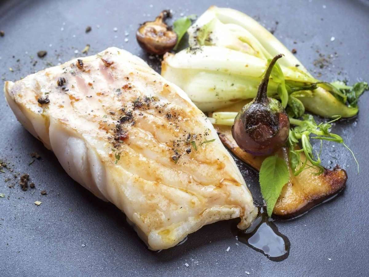 Không chỉ cá hồi, 7 loại cá này cũng là “báu vật dinh dưỡng”, cực giàu omega-3: Đi chợ nên mua ngay- Ảnh 2.