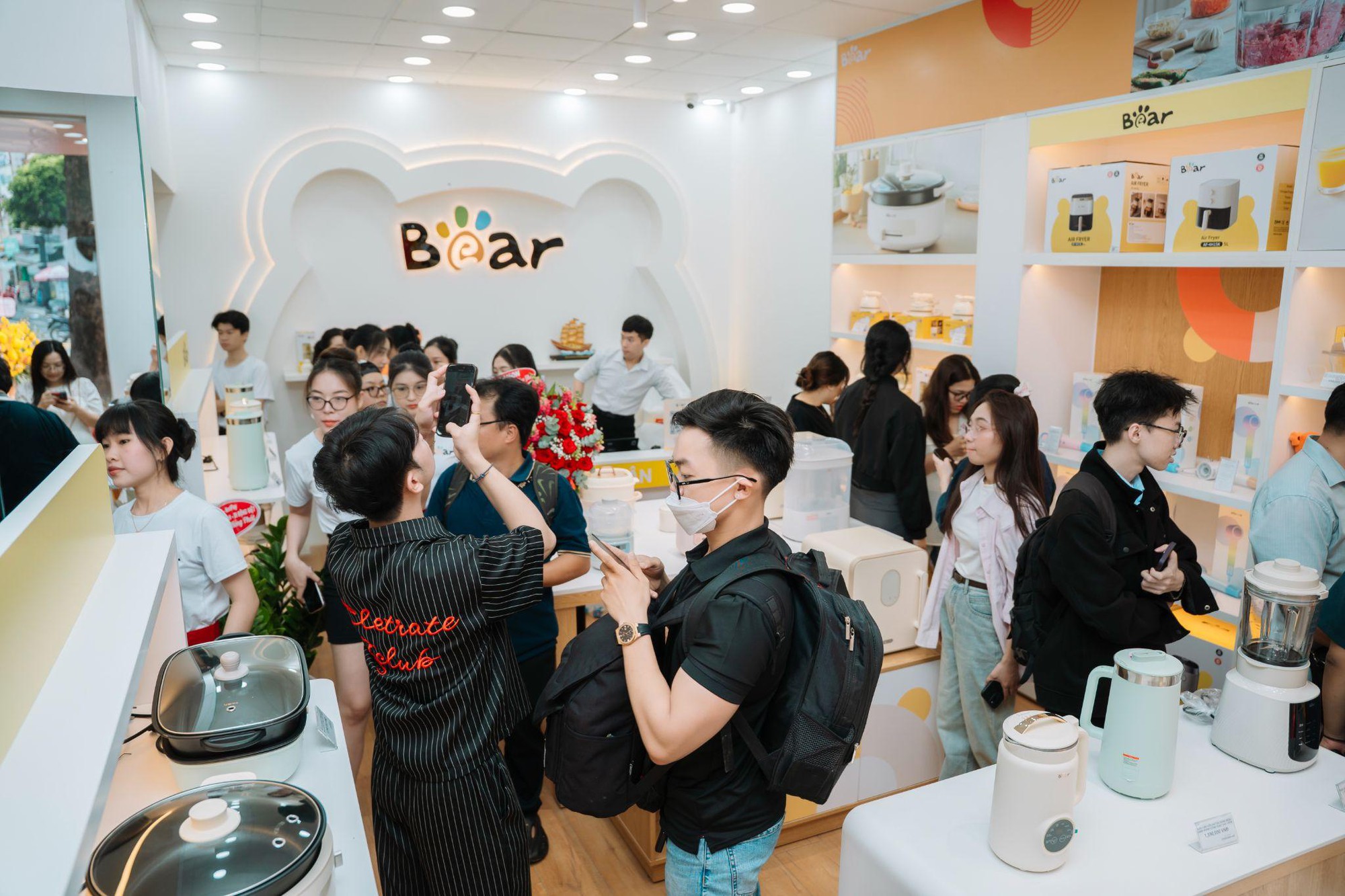 Bear Plus - Brandshop đầu tiên của Bear tại Việt Nam do Di Động Việt vận hành- Ảnh 3. Bear Plus - Brandshop đầu tiên của Bear tại Việt Nam do Di Động Việt vận hành- Ảnh 3.