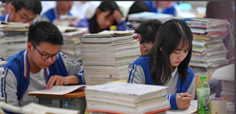 Khảo sát 100 học sinh thi ĐH đạt điểm cao, phát hiện 4 điểm chung đáng giá: Không phải gia thế hay xuất sắc bẩm sinh- Ảnh 2.
