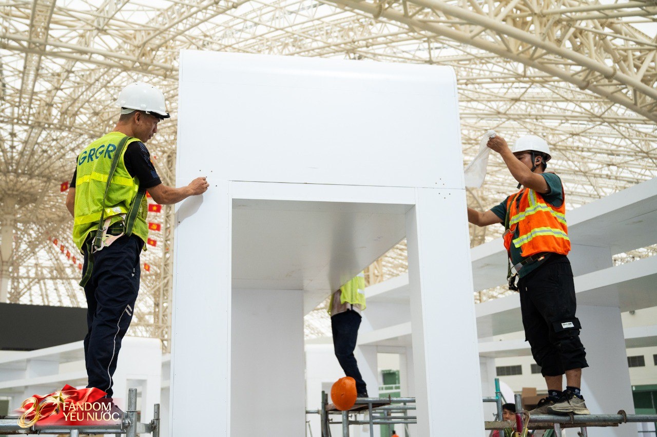 “Mục sở thị” nơi diễn ra triển lãm đặc biệt mừng Quốc khánh: Không gian hoành tráng nhất Việt Nam đang tất bật hoàn thiện trước giờ G- Ảnh 13.