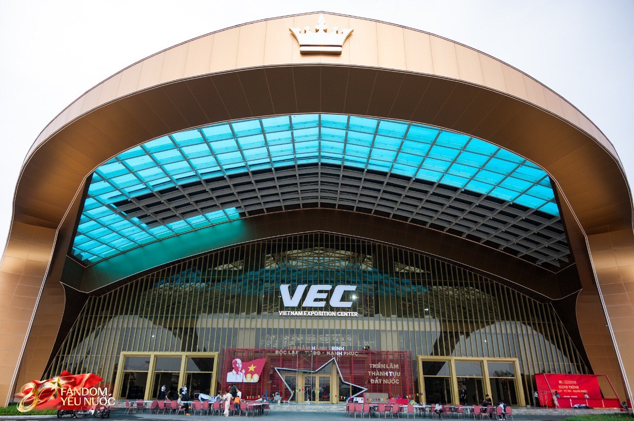 “Mục sở thị” nơi diễn ra triển lãm đặc biệt mừng Quốc khánh: Không gian hoành tráng nhất Việt Nam đang tất bật hoàn thiện trước giờ G- Ảnh 2.