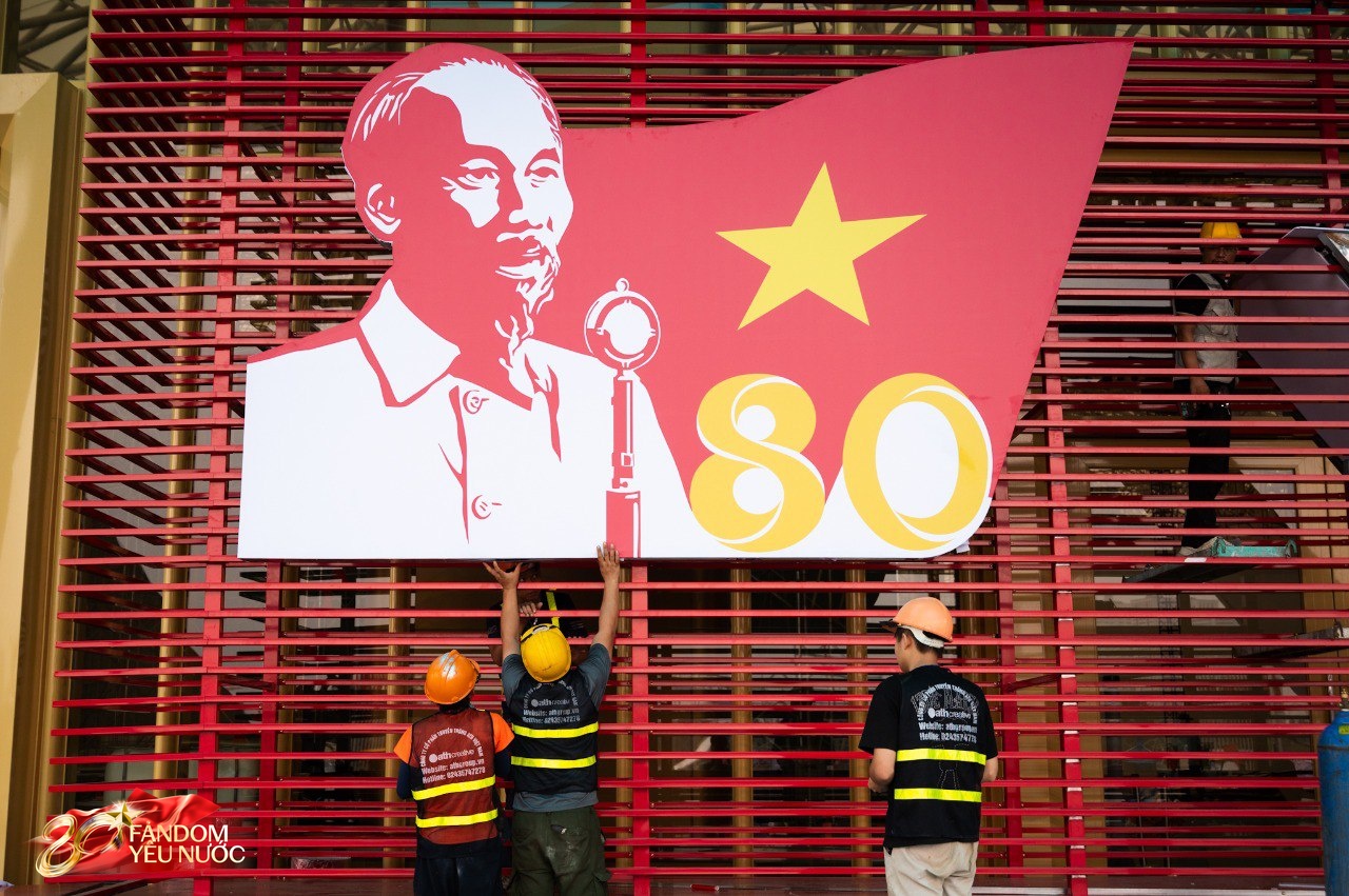 “Mục sở thị” nơi diễn ra triển lãm đặc biệt mừng Quốc khánh: Không gian hoành tráng nhất Việt Nam đang tất bật hoàn thiện trước giờ G- Ảnh 4.