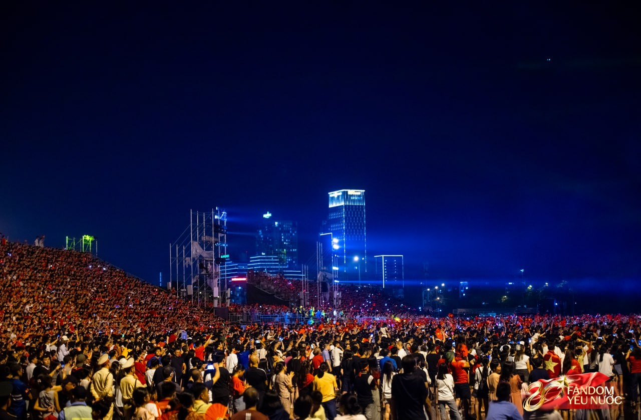 Lại thêm một đêm “concert quốc gia” rực đỏ Quảng trường Mỹ Đình: Cùng xem lại những hình ảnh ấn tượng nhất tối qua!- Ảnh 7.