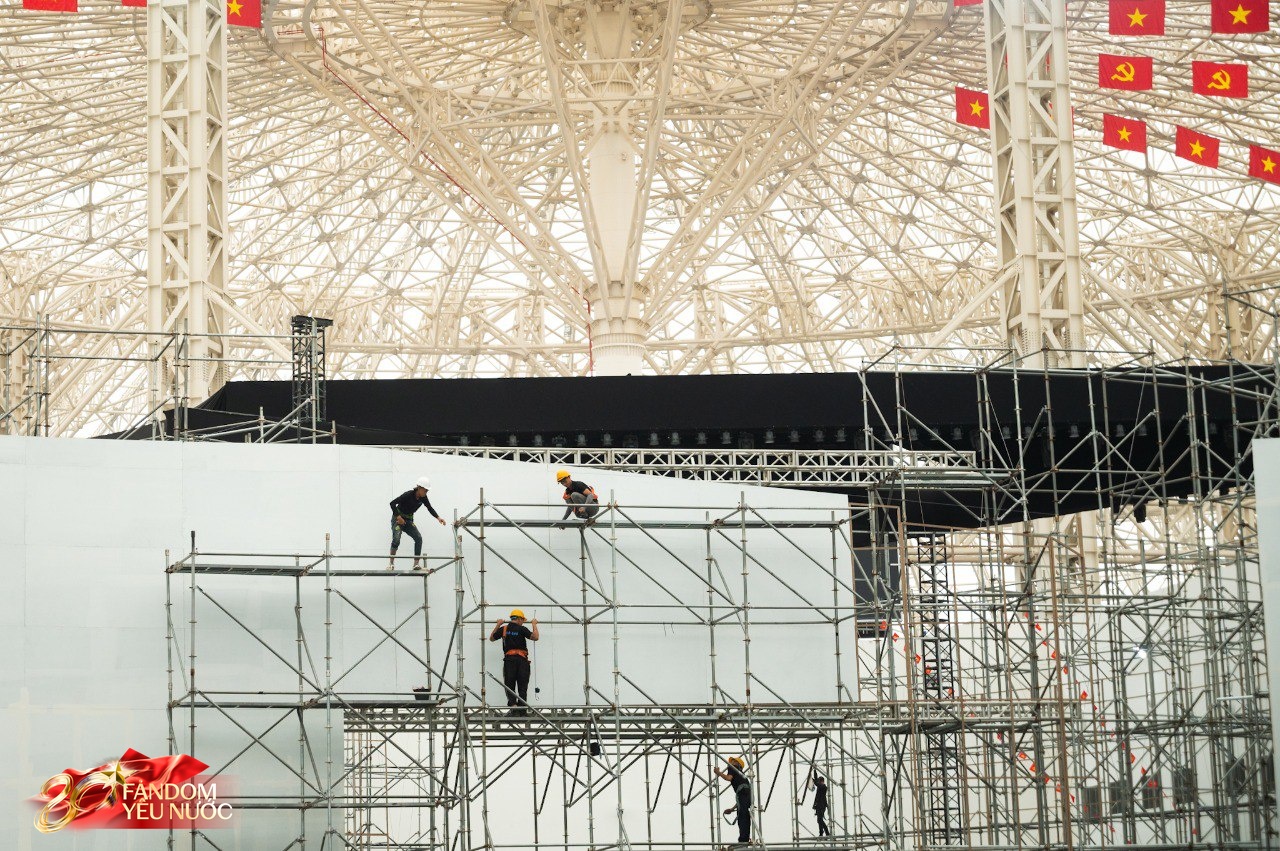 “Mục sở thị” nơi diễn ra triển lãm đặc biệt mừng Quốc khánh: Không gian hoành tráng nhất Việt Nam đang tất bật hoàn thiện trước giờ G- Ảnh 8.
