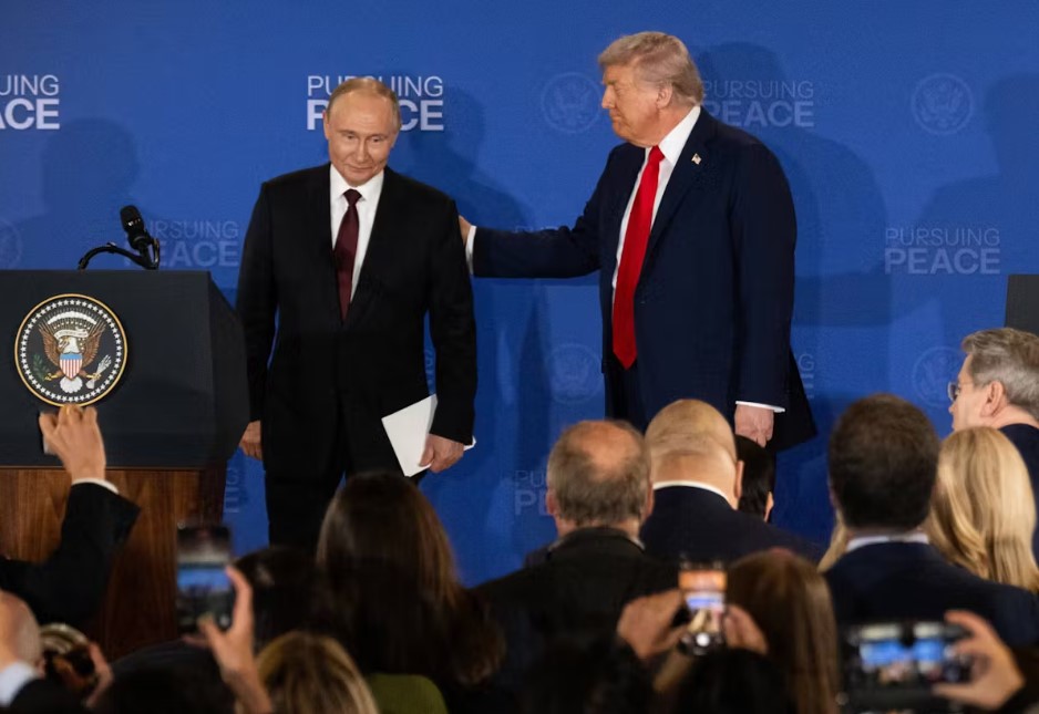 Ông Trump công bố thư của vợ gửi Tổng thống Putin: "Hiện thực hóa chỉ bằng một nét bút"- Ảnh 1.