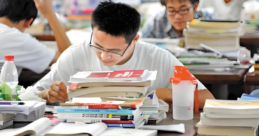 Khảo sát 100 học sinh thi ĐH đạt điểm cao, phát hiện 4 điểm chung đáng giá: Không phải gia thế hay xuất sắc bẩm sinh- Ảnh 3.