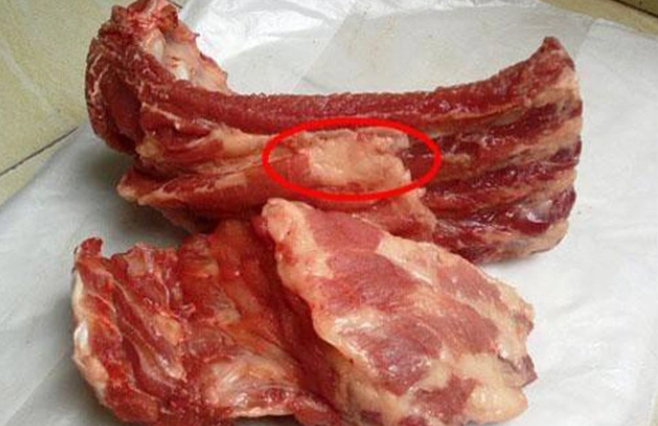 Đừng mua "4 loại" sườn này dù rẻ đến đâu: Nhờ nhân viên siêu thị nhắc nhở, tôi  đã học được một điều mới