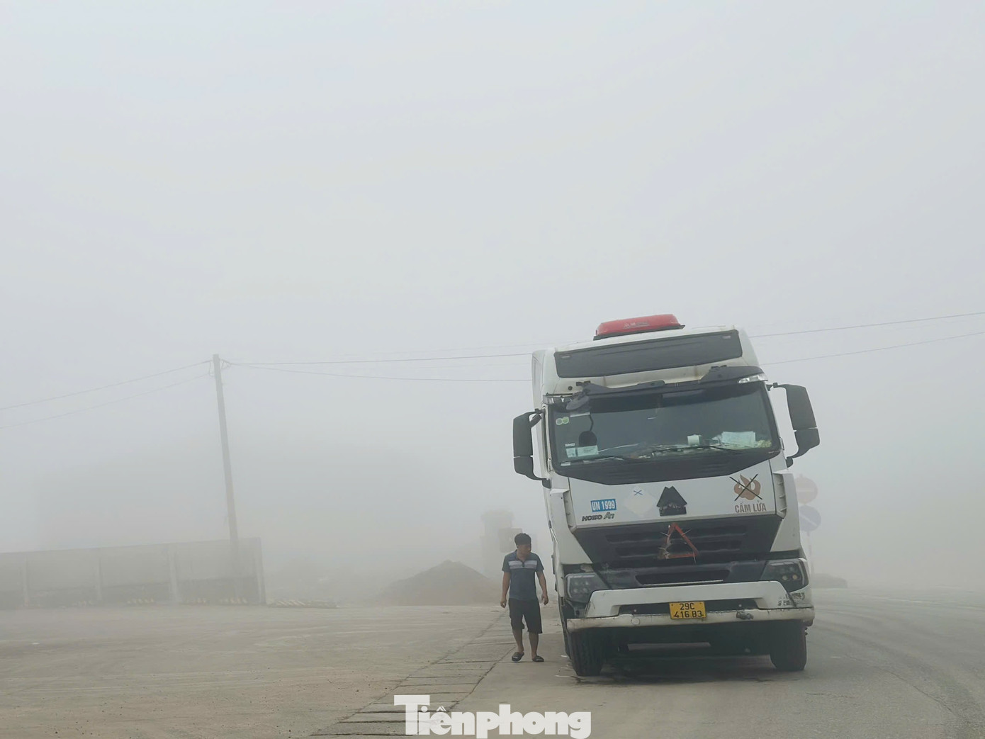 Sương mù dày đặc bao phủ tuyến đường lên Cửa khẩu Cầu Treo- Ảnh 9. Sương mù dày đặc bao phủ tuyến đường lên Cửa khẩu Cầu Treo- Ảnh 9.