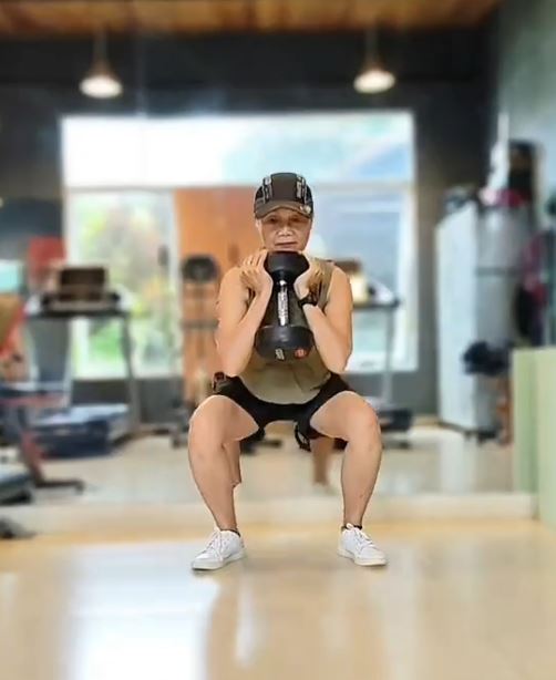 Bà lão U80 vẫn tập gym, nâng tạ 10kg hot rần rần cõi mạng- Ảnh 3.