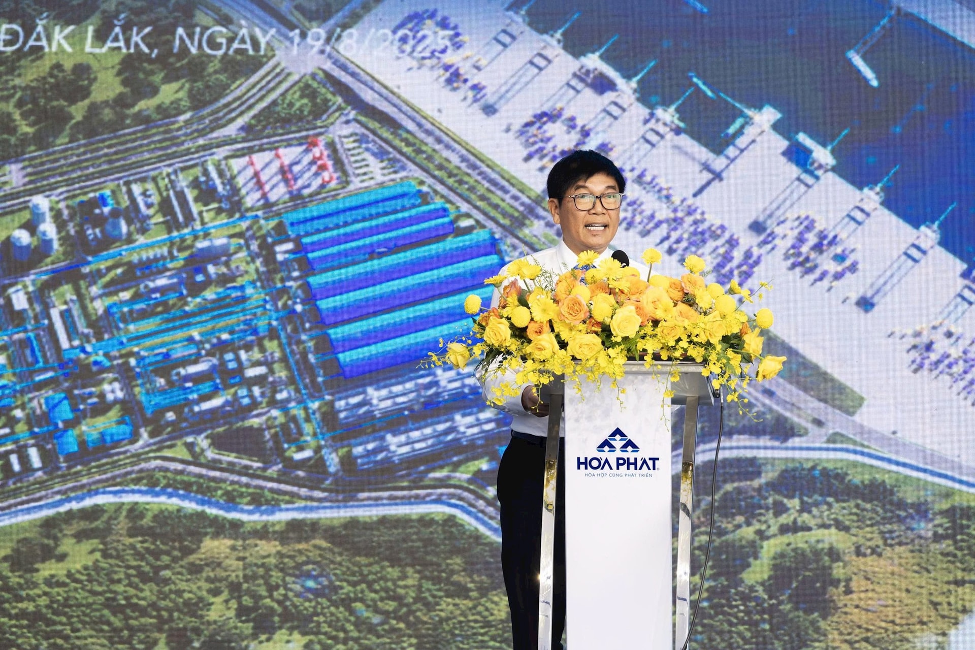 4 tỷ phú đô la Nguyễn Thị Phương Thảo, Phạm Nhật Vượng, Trần Đình Long, Hồ Hùng Anh cùng ''phất cờ'' khởi động các "quả đấm thép" dọc miền đất nước- Ảnh 4.