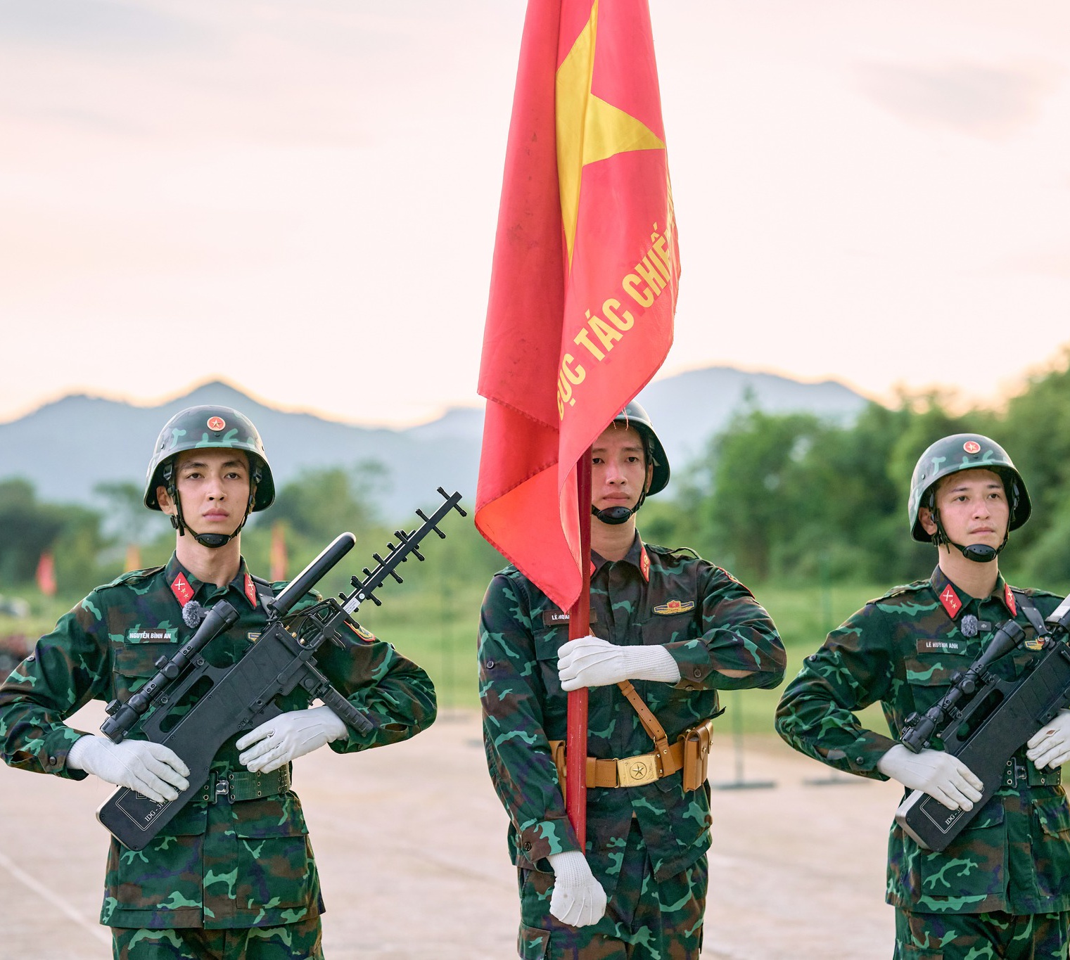 Thượng uý Lê Hoàng Hiệp "hạt nhài" nhưng hot hơn cả dàn nghệ sĩ ở Sao Nhập Ngũ!- Ảnh 2.