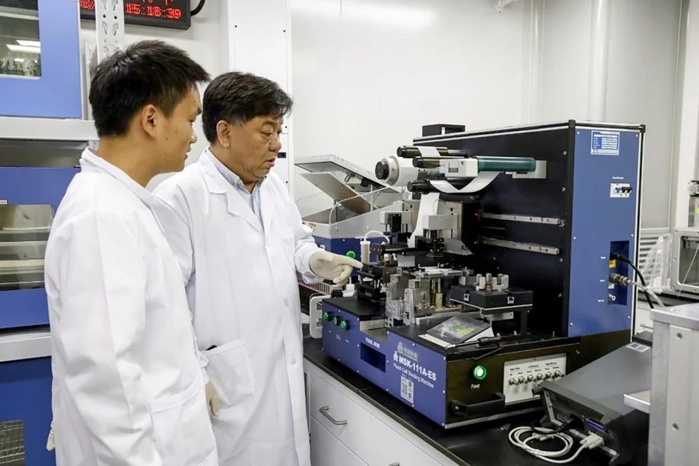 Trung Quốc qua mặt thế giới, tìm ra cách làm "siêu pin": Xe điện giờ đi xa hơn 1.000km, vượt cả xe xăng?- Ảnh 1.
