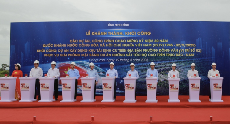 TỔNG THUẬT: Lễ khởi công, khánh thành 250 công trình tiêu biểu trên cả nước chào mừng Cách mạng tháng Tám và Quốc khánh 2/9- Ảnh 14. TỔNG THUẬT: Lễ khởi công, khánh thành 250 công trình tiêu biểu trên cả nước chào mừng Cách mạng tháng Tám và Quốc khánh 2/9- Ảnh 14.