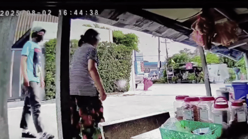 Người phụ nữ đang đi thì bị giật dây chuyền, diễn biến xảy ra sau đó khiến tất cả đều ngỡ ngàng- Ảnh 1.