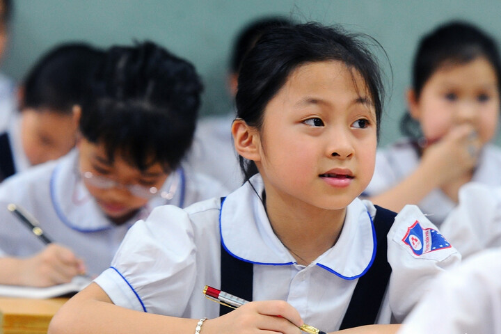 Miễn học phí, học sinh vẫn phải đóng những khoản tiền nào trong năm học mới?- Ảnh 1.