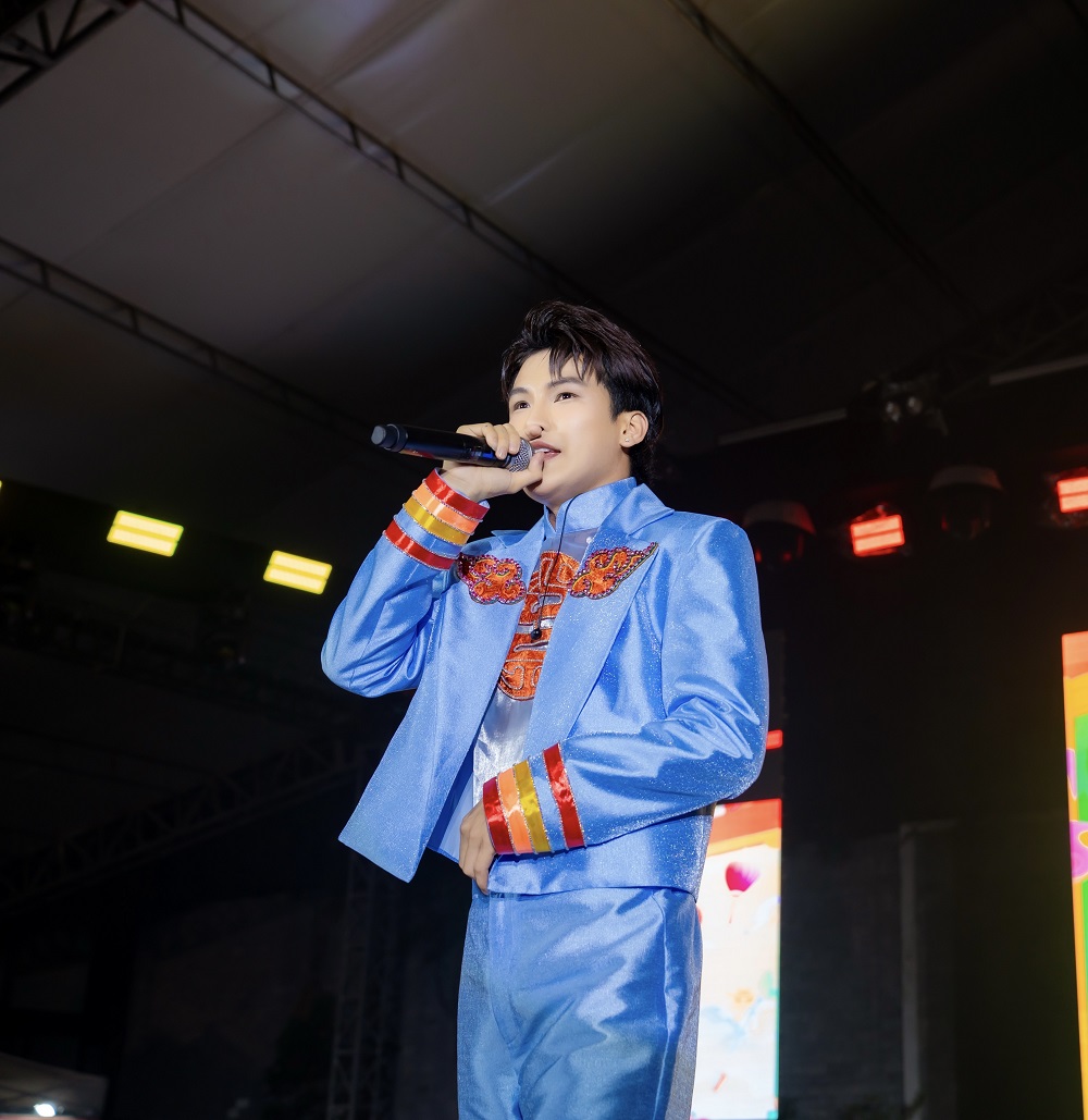 Nam ca sĩ gây sốt nhờ “rap cải lương”: Mẹ bỏ đi từ lúc em tôi 2,3 tháng tuổi, giờ nó 23 tuổi rồi!- Ảnh 1.