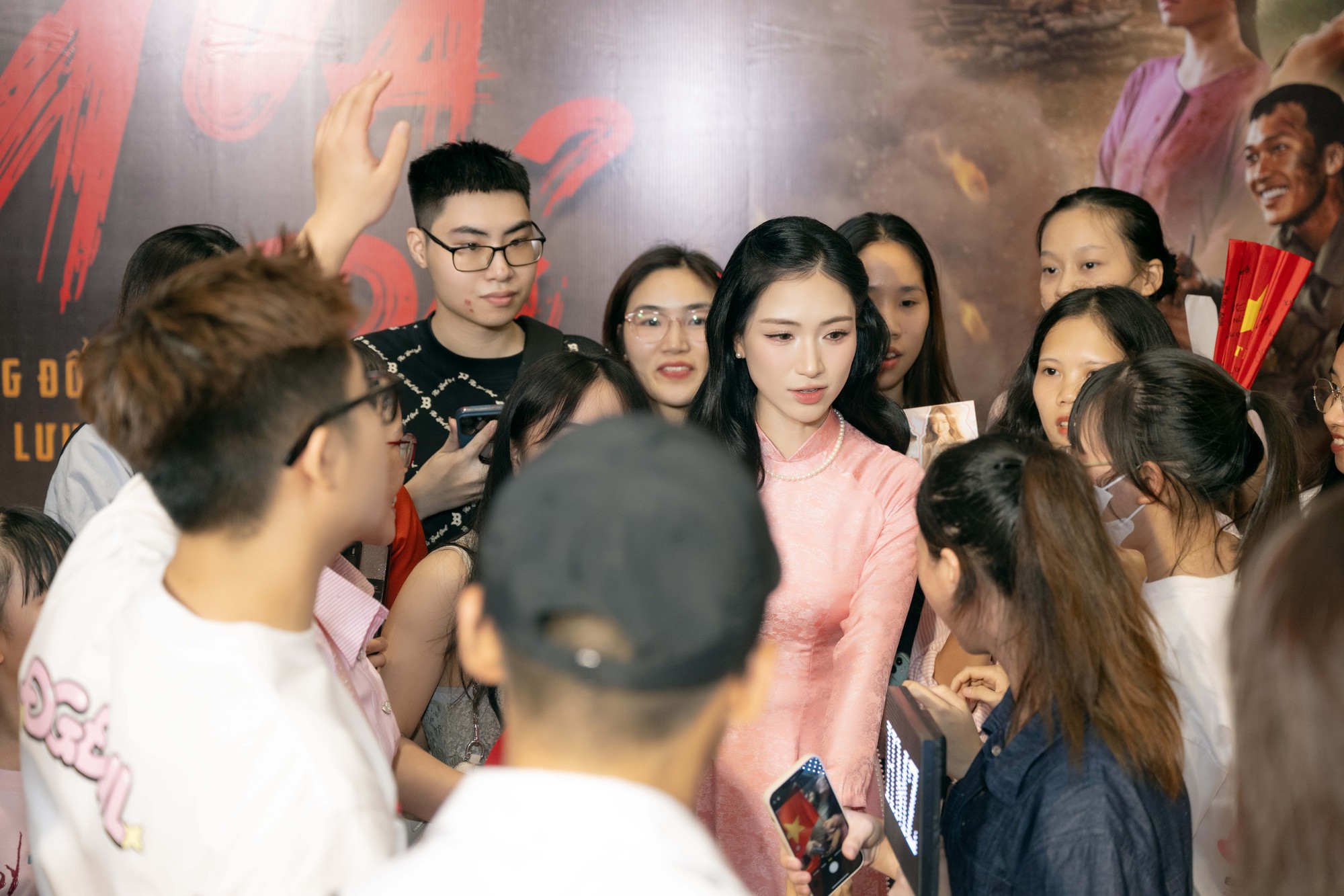Thảm đỏ hot nhất hôm nay: Hòa Minzy “xinh sang slay” kịch trần, 1 mỹ nam đẹp phát sáng lấn lượt cả dàn sao- Ảnh 8.