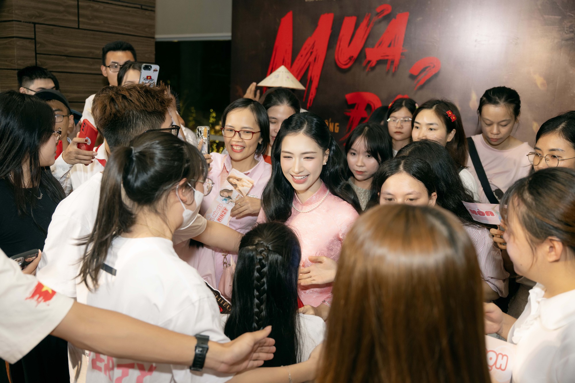 Thảm đỏ hot nhất hôm nay: Hòa Minzy “xinh sang slay” kịch trần, 1 mỹ nam đẹp phát sáng lấn lượt cả dàn sao- Ảnh 5.