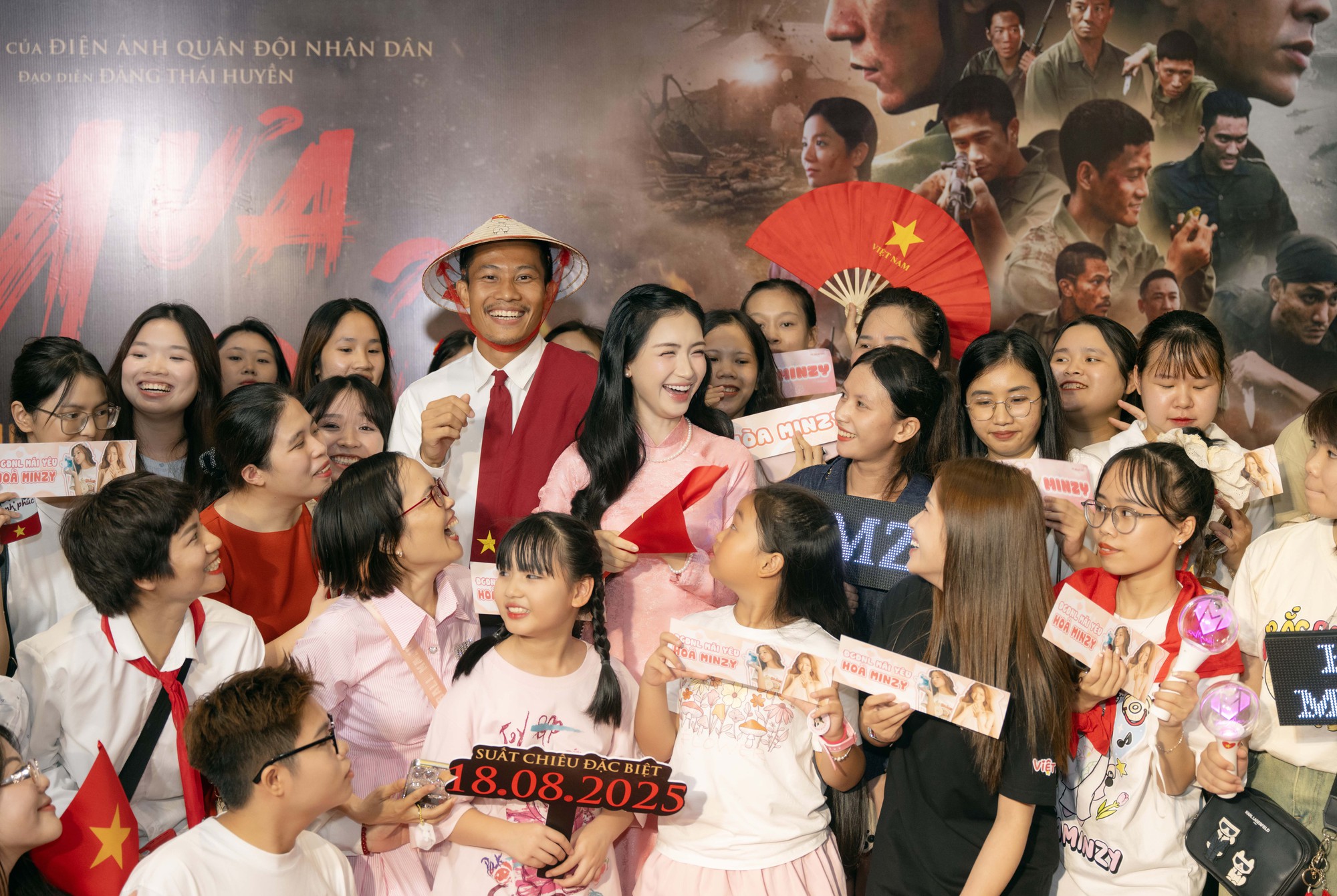Thảm đỏ hot nhất hôm nay: Hòa Minzy “xinh sang slay” kịch trần, 1 mỹ nam đẹp phát sáng lấn lượt cả dàn sao- Ảnh 7.
