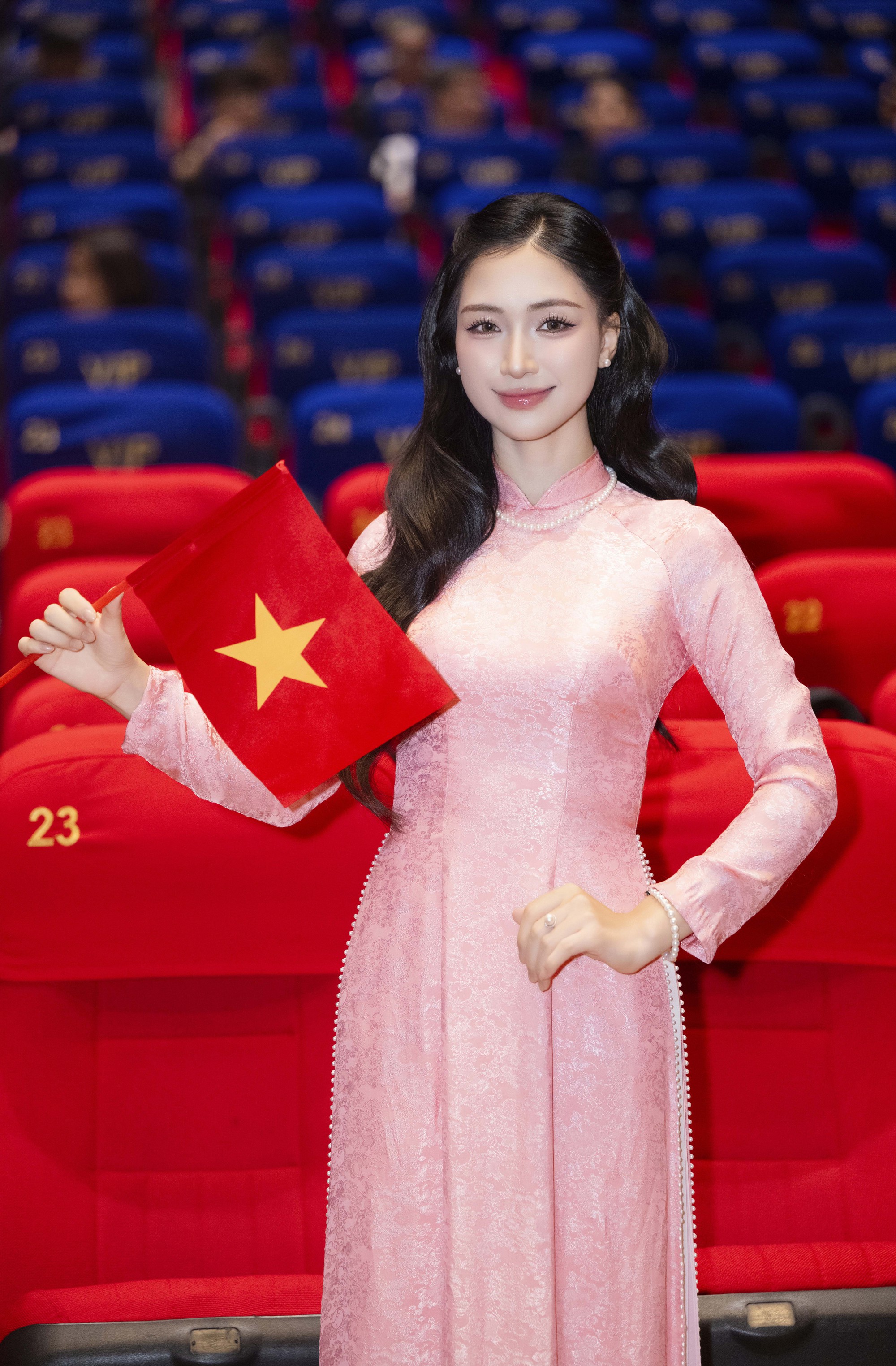 Thảm đỏ hot nhất hôm nay: Hòa Minzy “xinh sang slay” kịch trần, 1 mỹ nam đẹp phát sáng lấn lượt cả dàn sao- Ảnh 4.