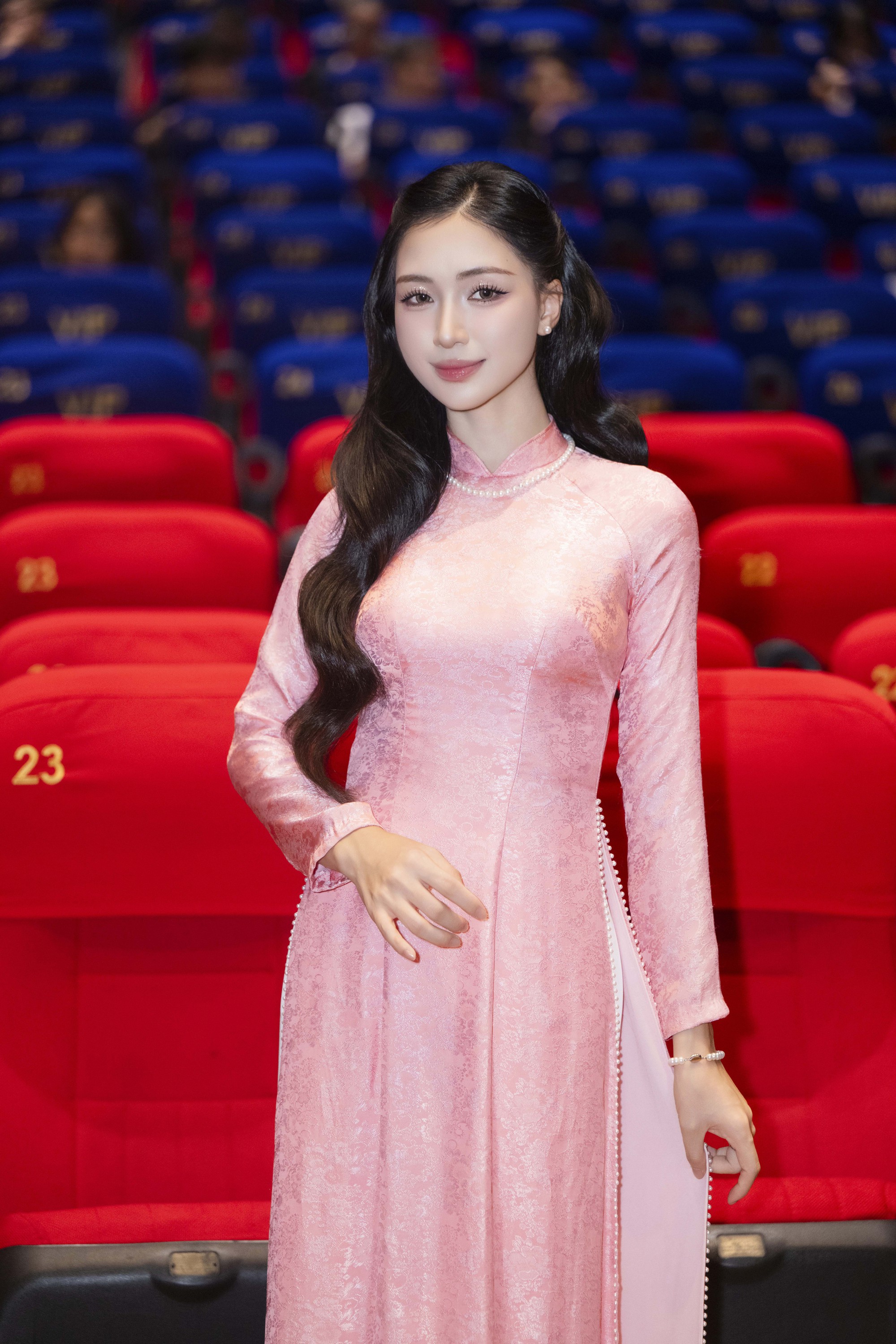 Thảm đỏ hot nhất hôm nay: Hòa Minzy “xinh sang slay” kịch trần, 1 mỹ nam đẹp phát sáng lấn lượt cả dàn sao- Ảnh 3.
