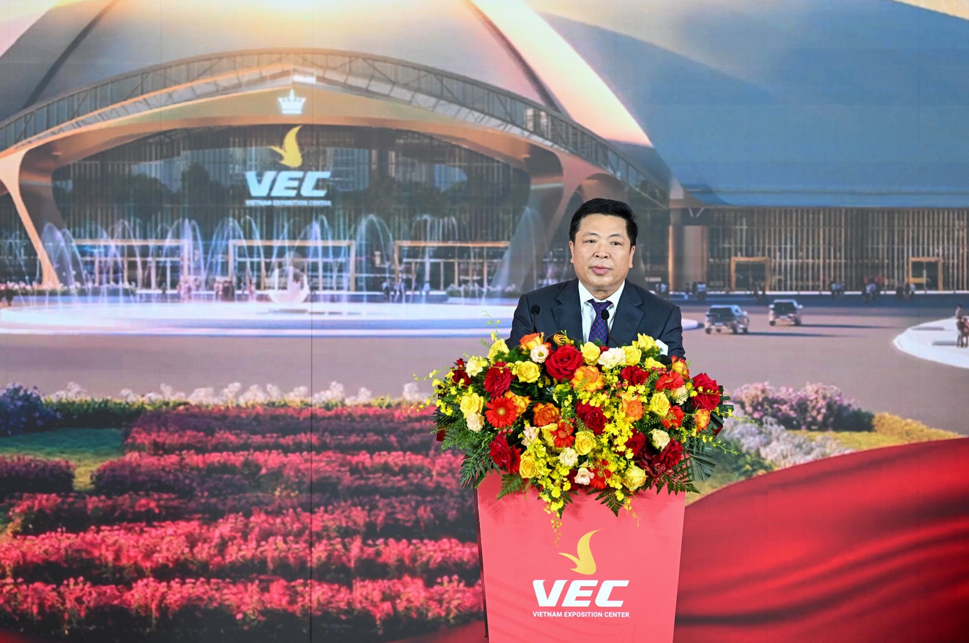 Ngày 19/8 lịch sử: Việt Nam bùng nổ siêu dự án 1,28 triệu tỷ đồng, Vingroup lập kỳ tích- Ảnh 2.