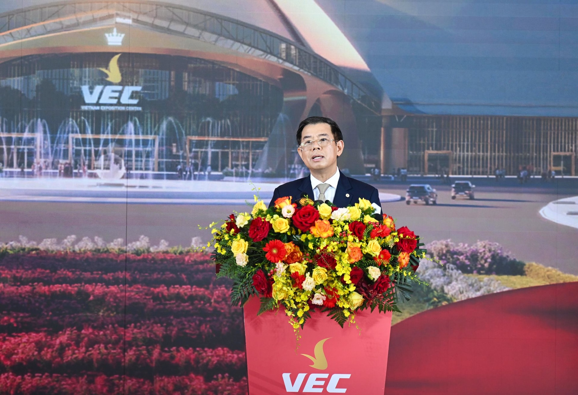 Vingroup của tỷ phú Phạm Nhật Vượng lập kỷ lục chưa từng có tại công trình Top 10 thế giới, đón nhận Huân chương Lao động hạng Nhất- Ảnh 5. Vingroup của tỷ phú Phạm Nhật Vượng lập kỷ lục chưa từng có tại công trình Top 10 thế giới, đón nhận Huân chương Lao động hạng Nhất- Ảnh 5.