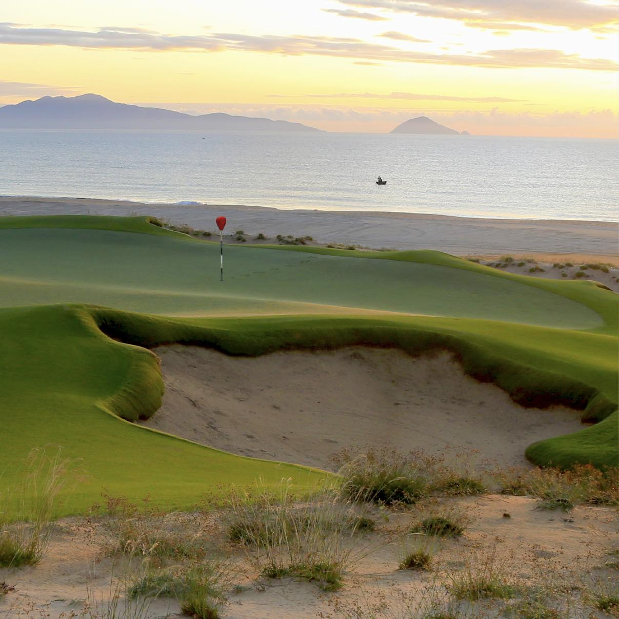1 địa điểm từng 2 năm liên tiếp lọt Top sân golf hàng đầu thế giới: Tọa lạc trên bãi biển hoang sơ tuyệt đẹp, sở hữu clubhouse 6.000m² đẳng cấp- Ảnh 2. 1 địa điểm từng 2 năm liên tiếp lọt Top sân golf hàng đầu thế giới: Tọa lạc trên bãi biển hoang sơ tuyệt đẹp, sở hữu clubhouse 6.000m² đẳng cấp- Ảnh 2.