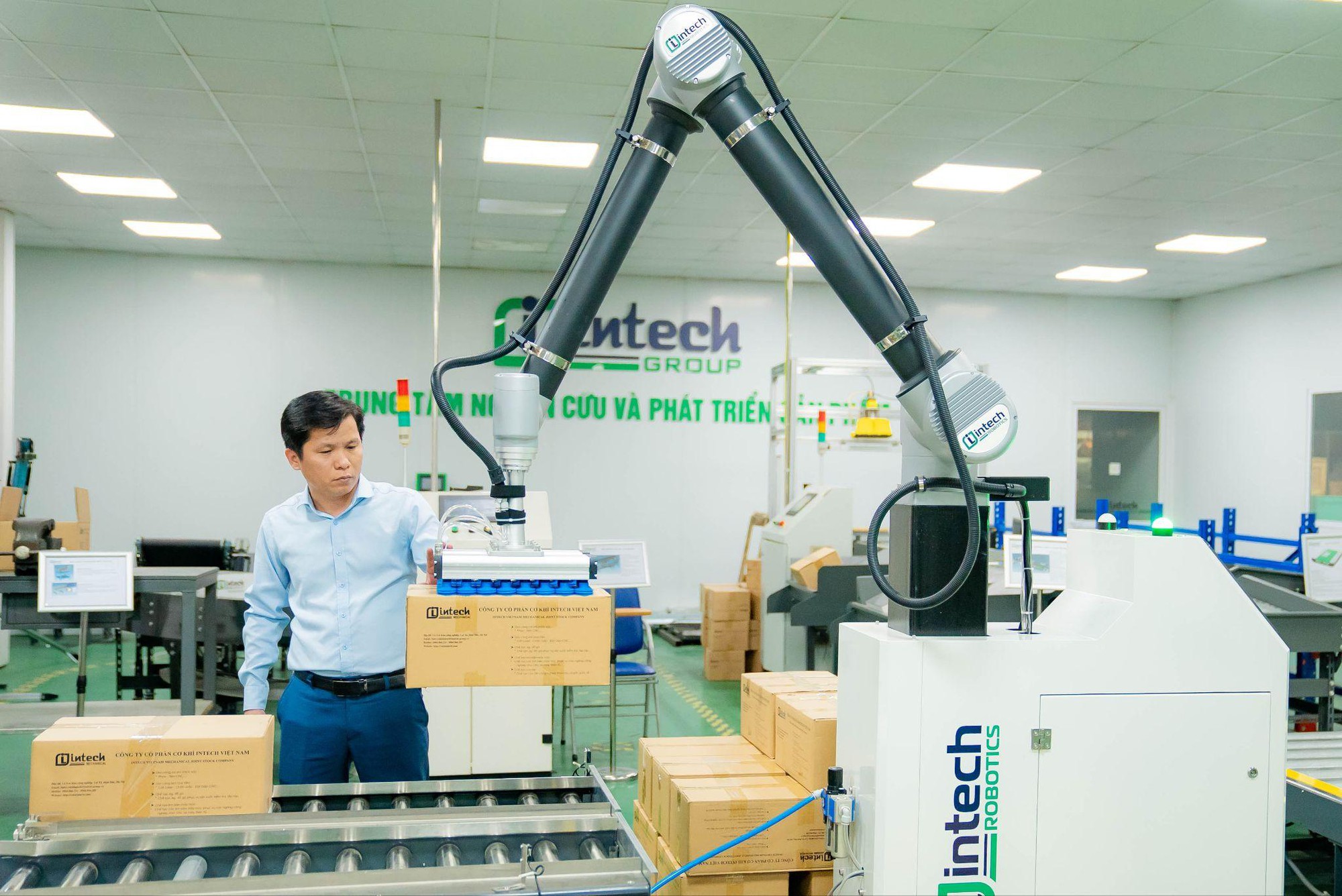 Khát vọng phổ cập robot: Hành trình của doanh nhân Hoàng Hữu Thắng- Ảnh 2.