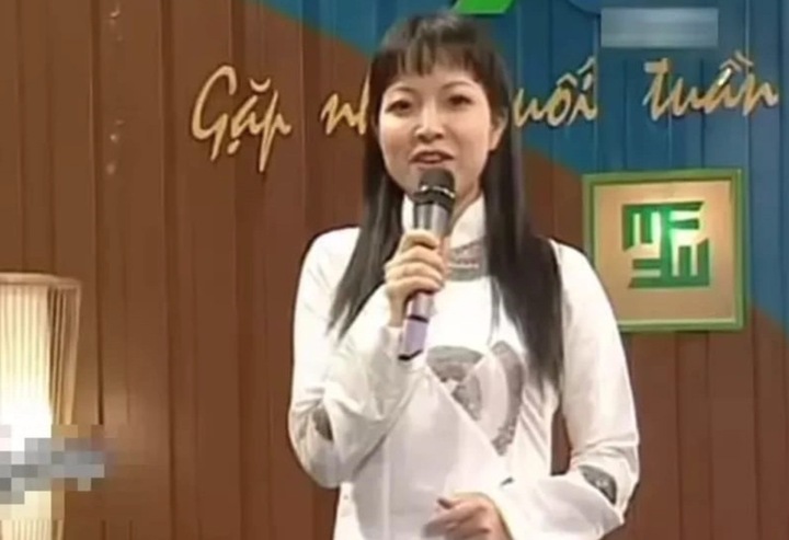 MC 'Gặp nhau cuối tuần' sống chung bạo bệnh, U60 bình yên bên con trai sau đổ vỡ- Ảnh 1.