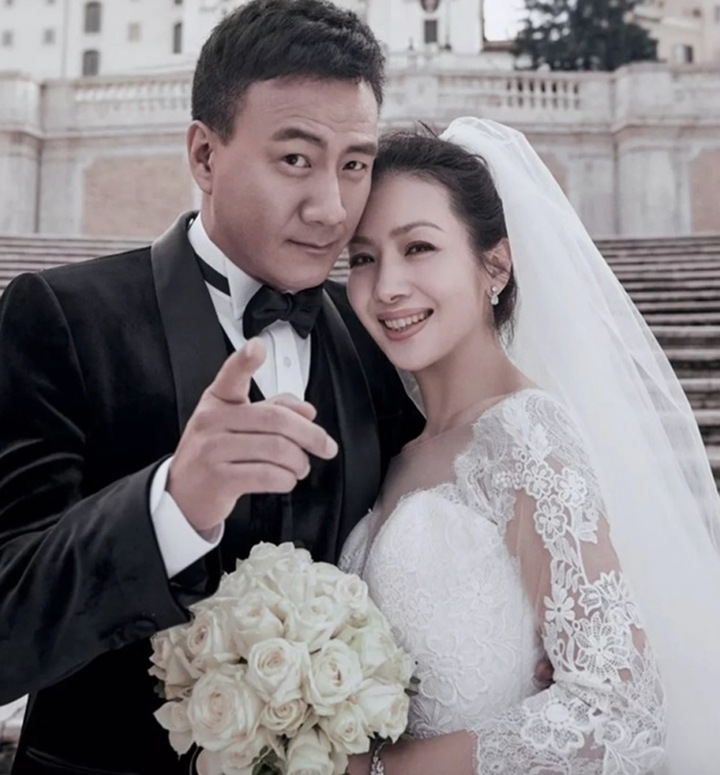 Hôn nhân đẹp như phim của chàng Kiều Phong đẹp trai nhất 'Thiên Long bát bộ'- Ảnh 4. Hôn nhân đẹp như phim của chàng Kiều Phong đẹp trai nhất 'Thiên Long bát bộ'- Ảnh 4.
