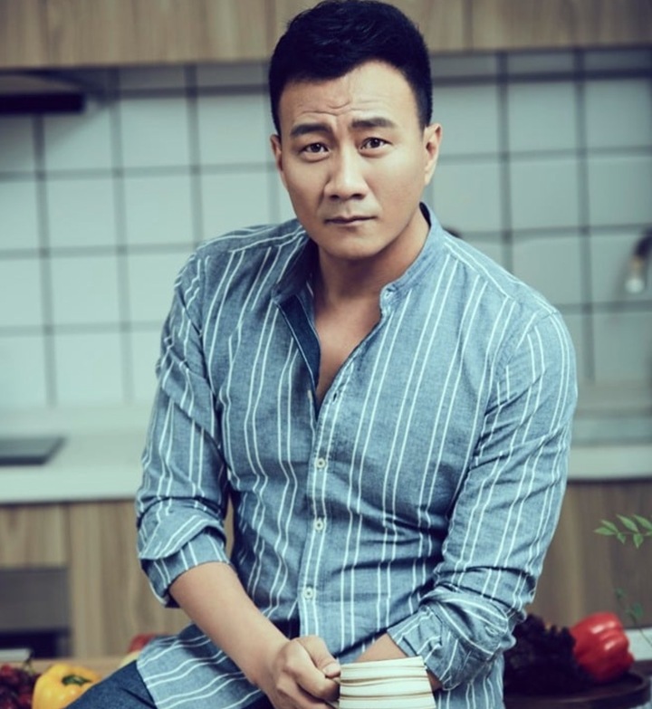 Hôn nhân đẹp như phim của chàng Kiều Phong đẹp trai nhất 'Thiên Long bát bộ'- Ảnh 3. Hôn nhân đẹp như phim của chàng Kiều Phong đẹp trai nhất 'Thiên Long bát bộ'- Ảnh 3.