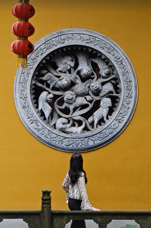 Hoa hậu thả nhẹ vài chiếc ảnh đi du lịch, netizen đã xuýt xoa khen "sách mẫu cô dâu hào môn" đây rồi- Ảnh 1.
