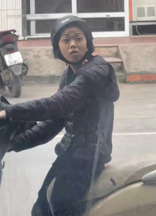 "Chị áo phao đen" khoe bằng bác sĩ Y Khoa, ĐH Y - Dược: Giao diện 1 đằng, trình độ 1 nẻo là đây!- Ảnh 6. "Chị áo phao đen" khoe bằng bác sĩ Y Khoa, ĐH Y - Dược: Giao diện 1 đằng, trình độ 1 nẻo là đây!- Ảnh 6.