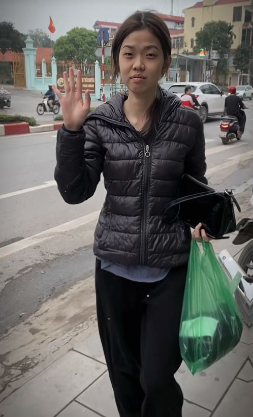 "Chị áo phao đen" khoe bằng bác sĩ Y Khoa, ĐH Y - Dược: Giao diện 1 đằng, trình độ 1 nẻo là đây!- Ảnh 5. "Chị áo phao đen" khoe bằng bác sĩ Y Khoa, ĐH Y - Dược: Giao diện 1 đằng, trình độ 1 nẻo là đây!- Ảnh 5.