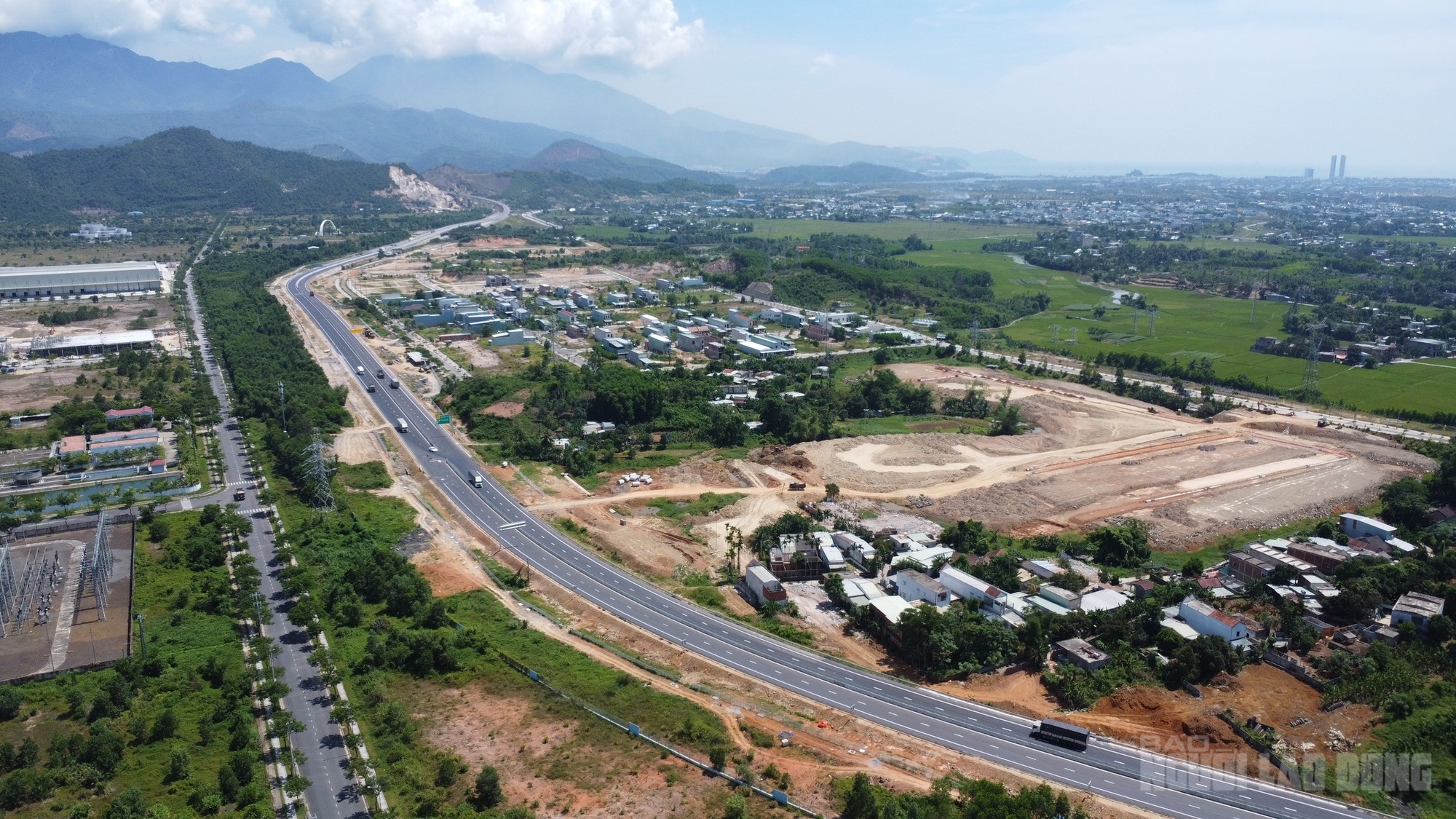 Hôm nay 19-8, thông tuyến cao tốc Bắc - Nam từ Hà Nội đến Đà Nẵng dài khoảng 750 km- Ảnh 2. Hôm nay 19-8, thông tuyến cao tốc Bắc - Nam từ Hà Nội đến Đà Nẵng dài khoảng 750 km- Ảnh 2.
