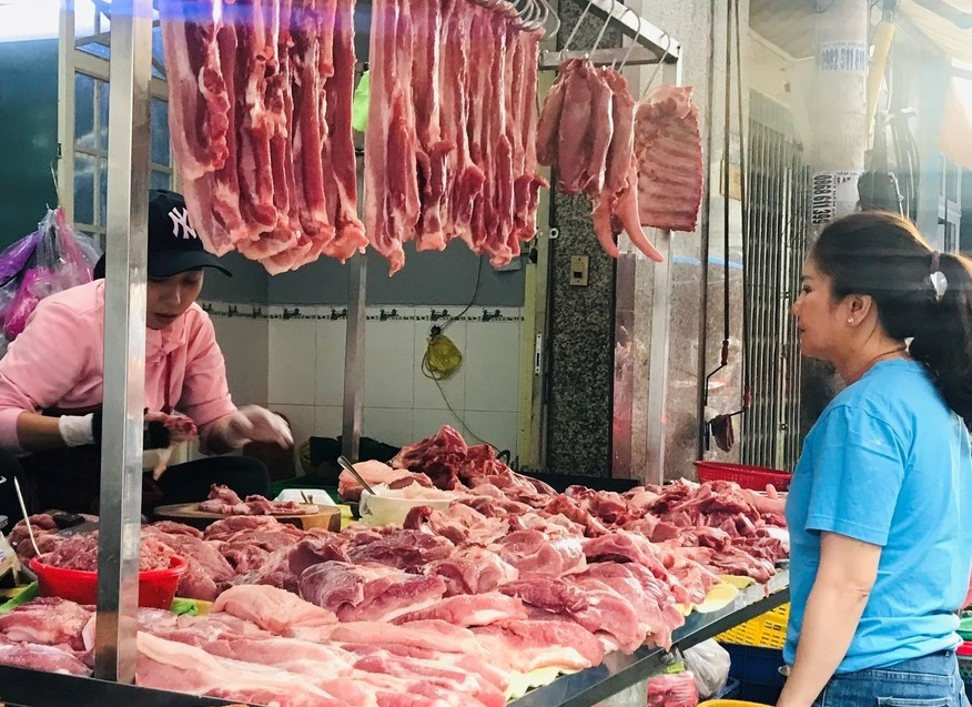 Giá thịt lợn lao dốc- Ảnh 1.
