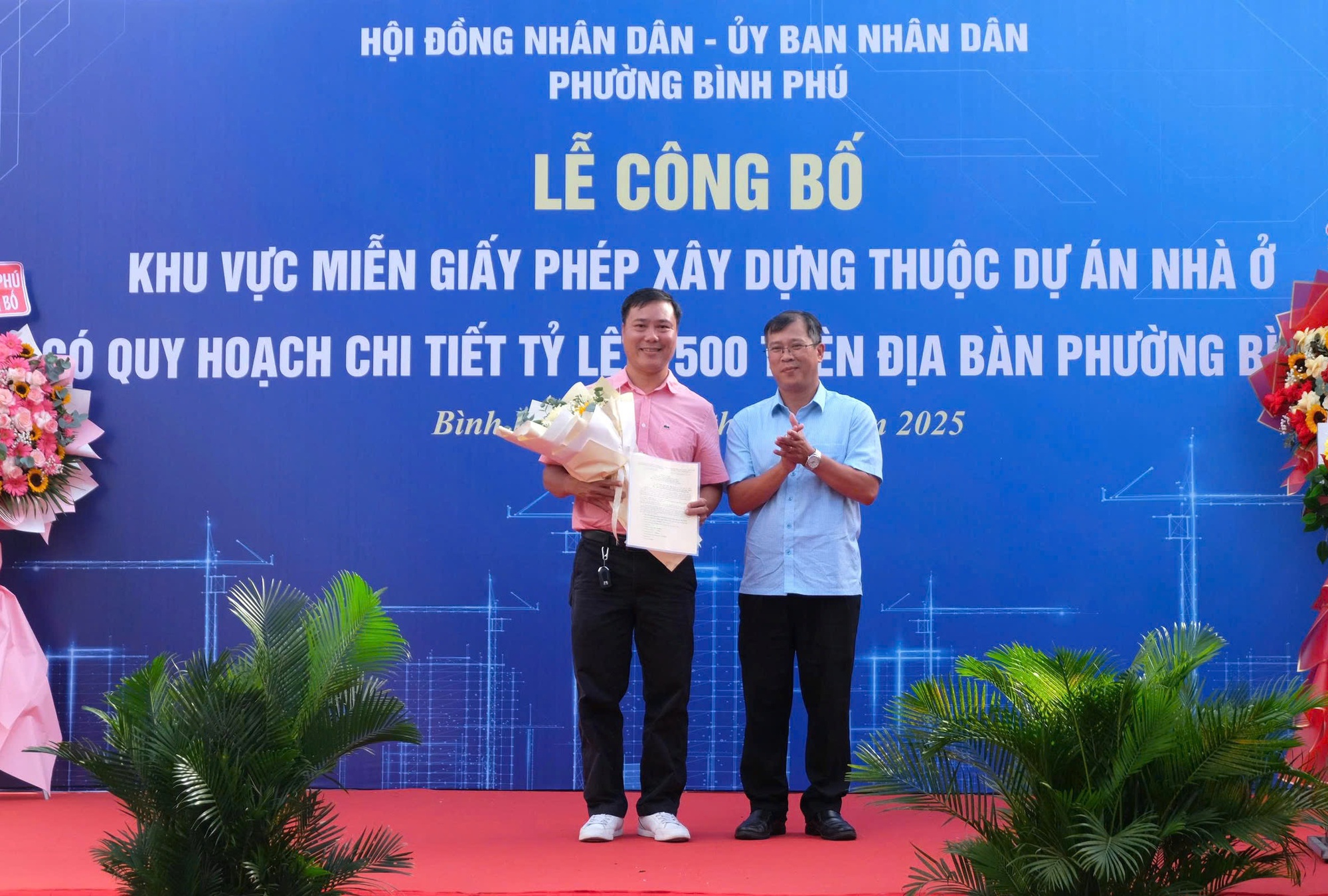 Xây nhà không cần giấy phép - niềm vui của người dân- Ảnh 1. Xây nhà không cần giấy phép - niềm vui của người dân- Ảnh 1.