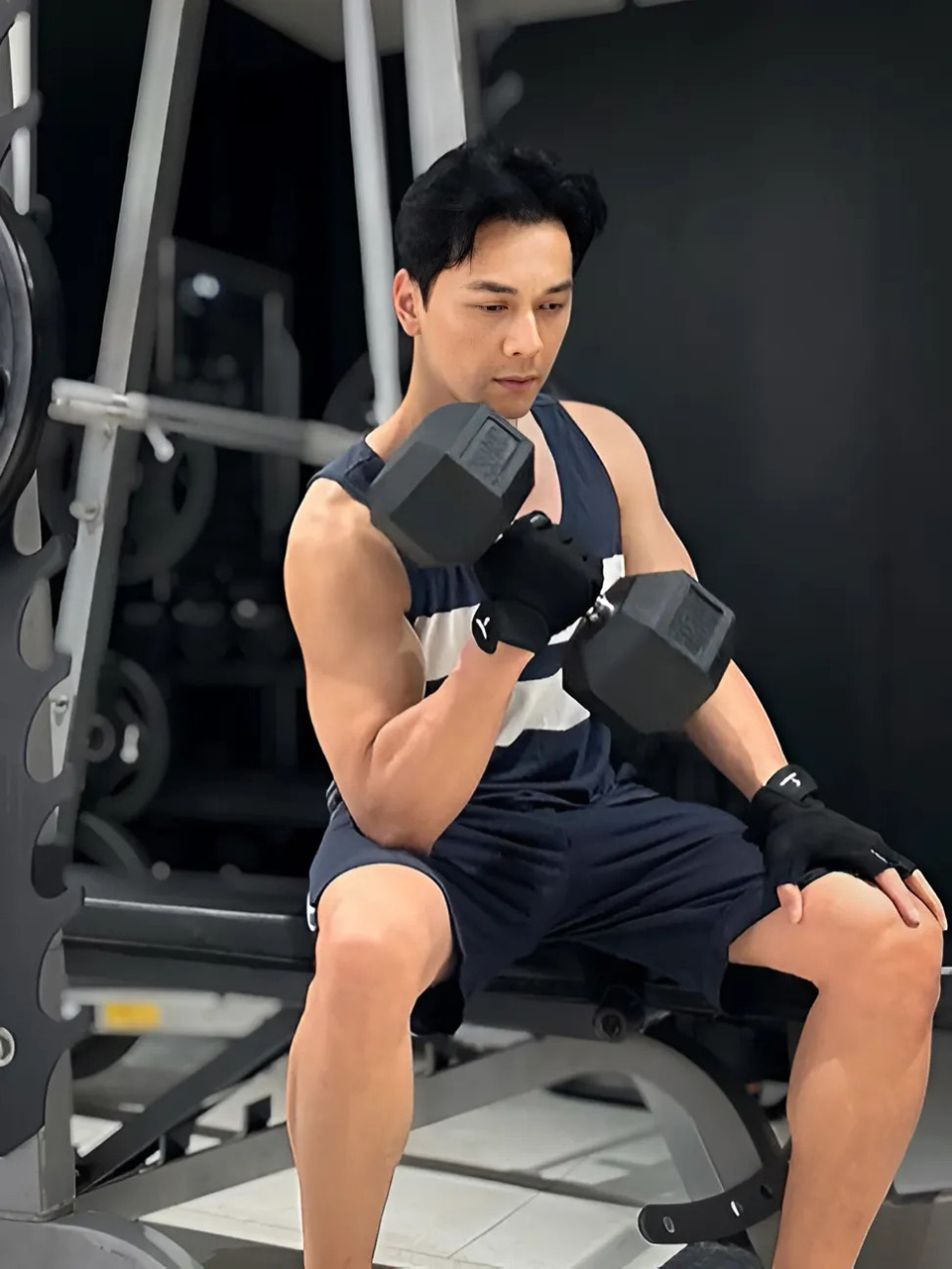 Chủ tịch ACB U50 body vẫn 6 múi cuộn cuộn gây bão mạng xã hội, bí quyết là đây!- Ảnh 7. Chủ tịch ACB U50 body vẫn 6 múi cuộn cuộn gây bão mạng xã hội, bí quyết là đây!- Ảnh 7.