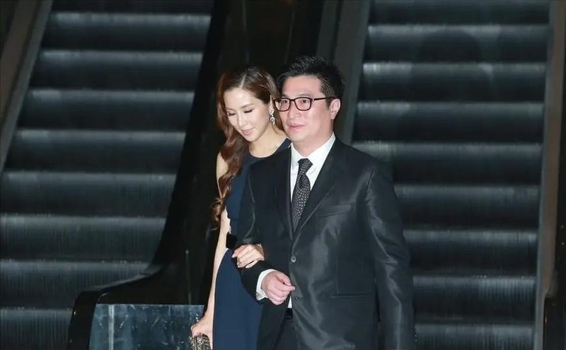 Người đẹp showbiz làm "nàng dâu nghìn tỷ": Được bố mẹ "huấn luyện" từ bé để chen chân vào giới thượng lưu, cuối cùng trở thành "máy đẻ" cho nhà chồng- Ảnh 3. Người đẹp showbiz làm "nàng dâu nghìn tỷ": Được bố mẹ "huấn luyện" từ bé để chen chân vào giới thượng lưu, cuối cùng trở thành "máy đẻ" cho nhà chồng- Ảnh 3.